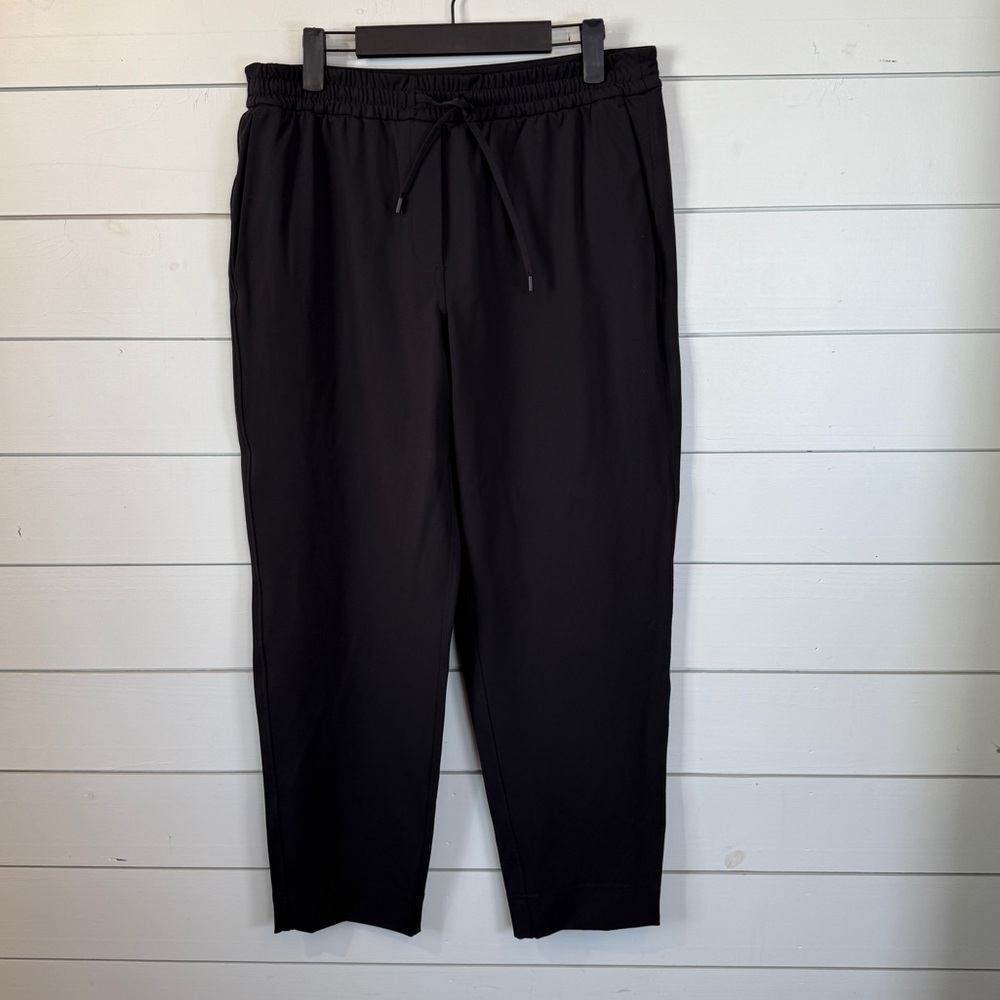 Lululemon‎ black tapered leg mid rise pants 7/8 length luxtreme women's size M